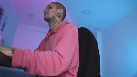 Snapshot of hatsumotokyoto chatting on October 19, 2025, 3:29 am More content   2   online show from October 19, 2025, 3:29 am