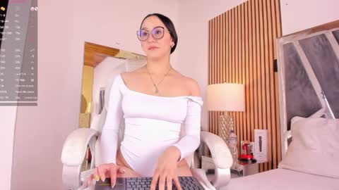 Snapshot of hazel_ross_tcw chatting on February 19, 2025, 12:22 pm Hazel online show from February 19, 2025, 12:22 pm