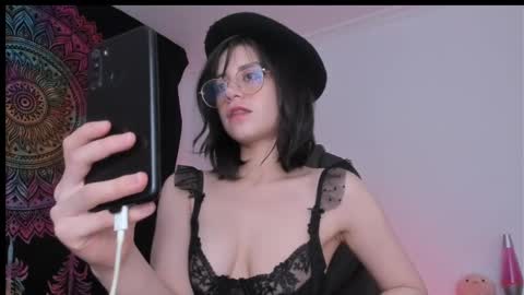 Snapshot of hazelkush00 chatting on March 6, 2025, 2:41 am HazelKush online show from March 6, 2025, 2:41 am