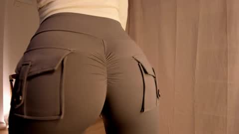 Snapshot of hee_jeen chatting on December 29, 2024, 2:21 pm Jeen online show from December 29, 2024, 2:21 pm