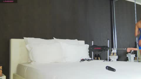 Helen online show from November 8, 2025, 7:19 am