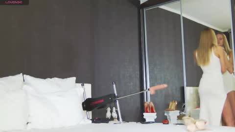 Helen online show from November 29, 2025, 2:14 am