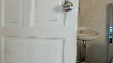 Hella online show from November 23, 2025, 1:16 am