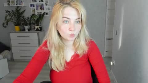 Snapshot of helen_angel_girl chatting on March 11, 2025, 1:45 pm Helen sven online show from March 11, 2025, 1:45 pm