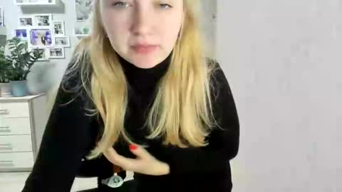 Snapshot of helen_angel_girl chatting on October 17, 2025, 3:36 pm Helen sven online show from October 17, 2025, 3:36 pm