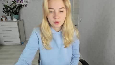 Snapshot of helen_angel_girl chatting on October 28, 2025, 5:55 am Helen sven online show from October 28, 2025, 5:55 am