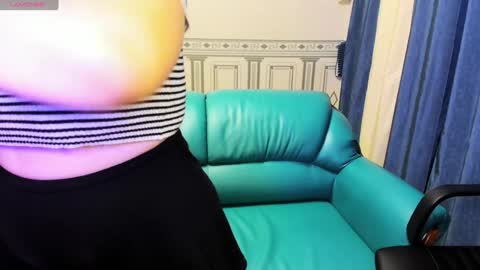 Snapshot of helen_elliot chatting on December 26, 2024, 10:05 am Helen Elliot online show from December 26, 2024, 10:05 am