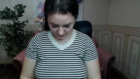 Snapshot of helen_elliot chatting on January 9, 2025, 9:59 am Helen Elliot online show from January 9, 2025, 9:59 am