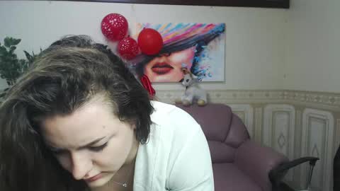 Snapshot of helen_elliot chatting on February 14, 2025, 10:28 am Helen Elliot online show from February 14, 2025, 10:28 am