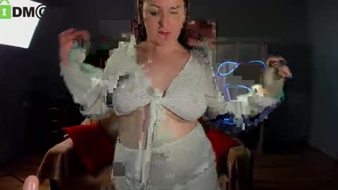 Snapshot of helen_elliot chatting on October 10, 2025, 7:29 am Helen Elliot online show from October 10, 2025, 7:29 am