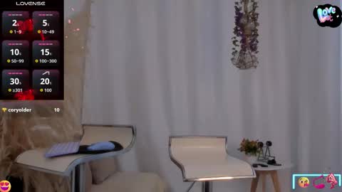 Helena Fits online show from November 6, 2025, 7:59 pm