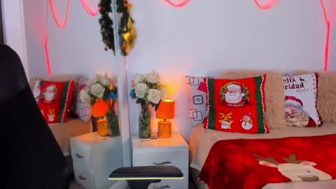 Helena Santos  online show from November 15, 2025, 9:32 pm