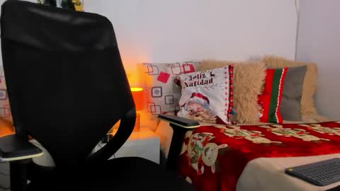 Helena Santos  online show from December 4, 2025, 11:19 am