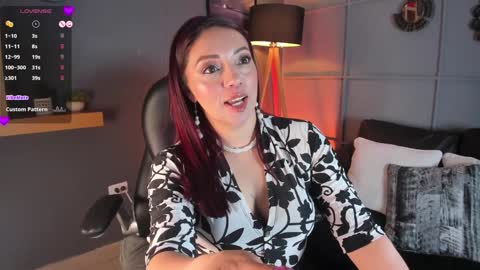 Snapshot of helenaduque_ chatting on January 16, 2025, 12:09 pm Helena online show from January 16, 2025, 12:09 pm