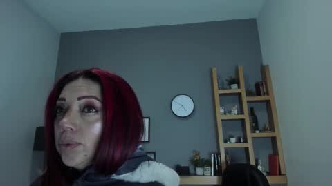 Snapshot of helenaduque_ chatting on November 18, 2025, 11:36 am Helena online show from November 18, 2025, 11:36 am