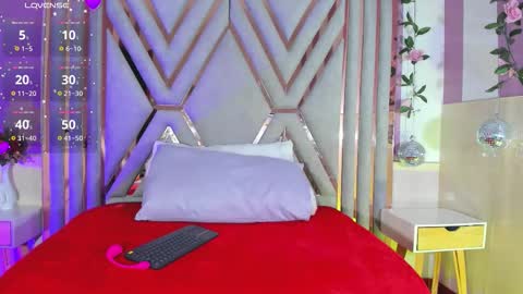 Snapshot of helenn_diaz chatting on November 5, 2025, 1:44 pm helenn online show from November 5, 2025, 1:44 pm