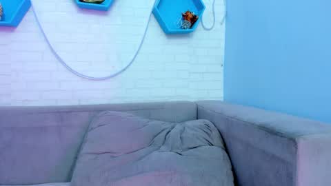    online show from February 12, 2025, 6:09 pm