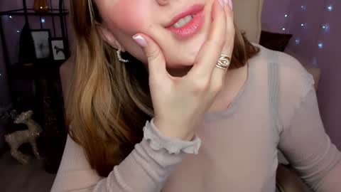 Snapshot of helens_lov chatting on December 17, 2024, 2:01 am Helen online show from December 17, 2024, 2:01 am