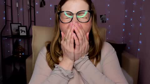 Snapshot of helens_lov chatting on January 31, 2025, 8:22 am Helen online show from January 31, 2025, 8:22 am