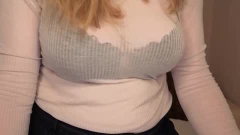 Snapshot of helens_lov chatting on October 4, 2025, 1:25 am Helen online show from October 4, 2025, 1:25 am
