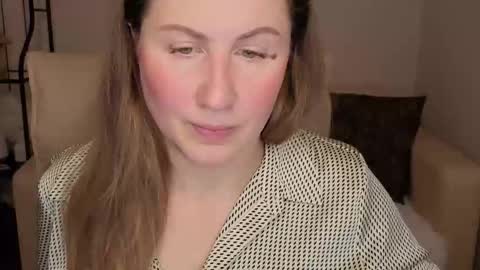 Snapshot of helens_lov chatting on October 16, 2025, 1:28 am Helen online show from October 16, 2025, 1:28 am