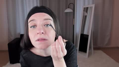 Helen online show from September 13, 2025, 2:33 am