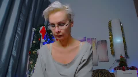 Snapshot of helgahimmele chatting on January 12, 2025, 10:33 pm Helga online show from January 12, 2025, 10:33 pm
