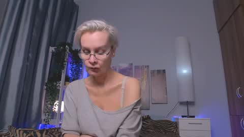 Snapshot of helgahimmele chatting on January 27, 2025, 6:41 am Helga online show from January 27, 2025, 6:41 am