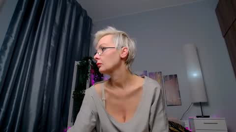 Snapshot of helgahimmele chatting on February 8, 2025, 4:14 am Helga online show from February 8, 2025, 4:14 am