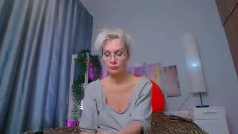 Snapshot of helgahimmele chatting on February 15, 2025, 10:44 am Helga online show from February 15, 2025, 10:44 am
