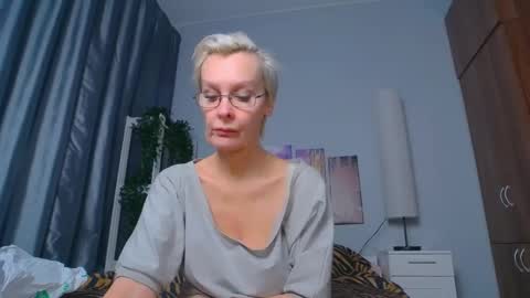Snapshot of helgahimmele chatting on February 18, 2025, 9:53 pm Helga online show from February 18, 2025, 9:53 pm
