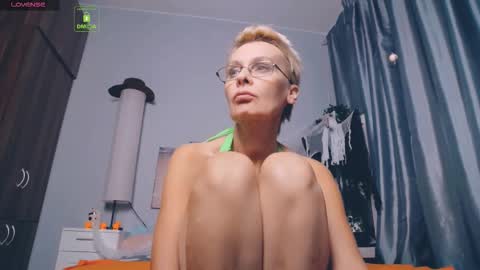 Snapshot of helgahimmele chatting on October 7, 2025, 9:23 pm Helga online show from October 7, 2025, 9:23 pm