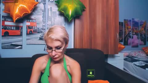 Snapshot of helgahimmele chatting on November 12, 2025, 10:52 pm Helga online show from November 12, 2025, 10:52 pm