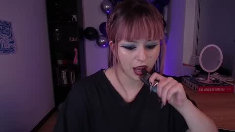 Snapshot of hell_dancer_ chatting on October 28, 2025, 12:03 am Lexa online show from October 28, 2025, 12:03 am