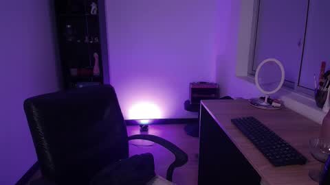 Snapshot of hell_dancer_ chatting on November 15, 2025, 1:58 am Lexa online show from November 15, 2025, 1:58 am