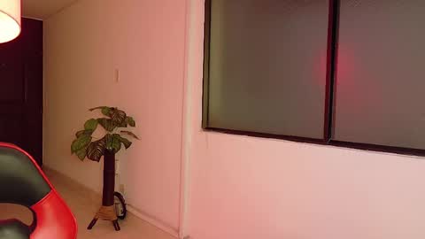 Snapshot of hell_girll_ chatting on October 9, 2025, 11:47 pm Hell Girl online show from October 9, 2025, 11:47 pm