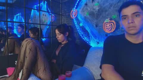 Snapshot of hellanddante_ chatting on October 27, 2025, 10:58 pm H E L L AND D A N T E online show from October 27, 2025, 10:58 pm