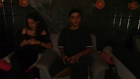 Snapshot of hellanddante_ chatting on October 30, 2025, 2:46 am H E L L AND D A N T E online show from October 30, 2025, 2:46 am