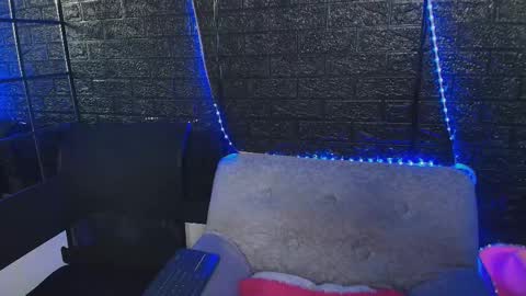 Snapshot of hellanddante_ chatting on November 10, 2025, 11:48 pm H E L L AND D A N T E online show from November 10, 2025, 11:48 pm