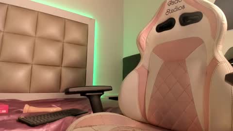 Snapshot of hellen__smith_ chatting on September 10, 2025, 2:11 am hellen__smith_ online show from September 10, 2025, 2:11 am