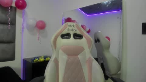 Snapshot of hellen__smith_ chatting on November 1, 2025, 1:02 pm hellen__smith_ online show from November 1, 2025, 1:02 pm