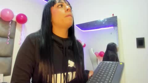 Snapshot of hellen__smith_ chatting on November 3, 2025, 3:57 pm hellen__smith_ online show from November 3, 2025, 3:57 pm