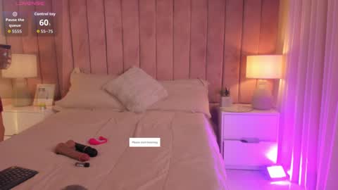 hellen_mckenzie online show from September 24, 2025, 3:54 am