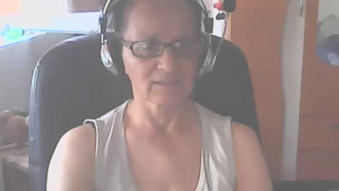 Snapshot of hellenmarie chatting on September 14, 2025, 10:25 am hellenmarie online show from September 14, 2025, 10:25 am