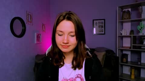 Helli online show from March 10, 2025, 8:34 pm