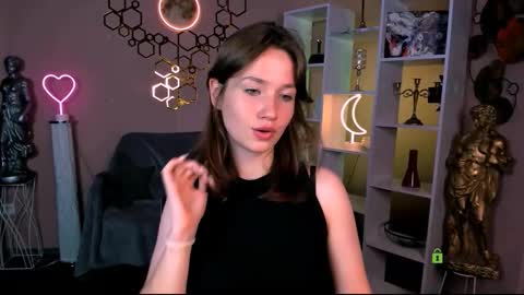 Helli online show from October 17, 2025, 7:16 pm