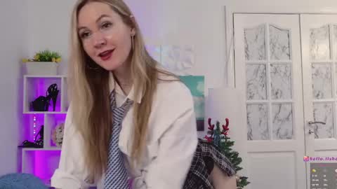 Alisia  Monday to Friday from 10 am to 4 pm GMT 2 online show from December 23, 2024, 8:11 am