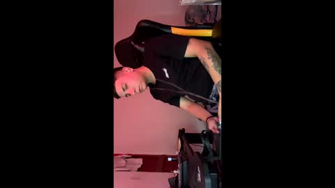 Star and Andy online show from December 22, 2025, 6:27 pm