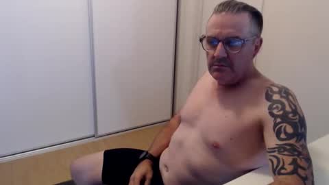 Snapshot of hempie1973 chatting on November 12, 2025, 6:47 am hempie1973 online show from November 12, 2025, 6:47 am