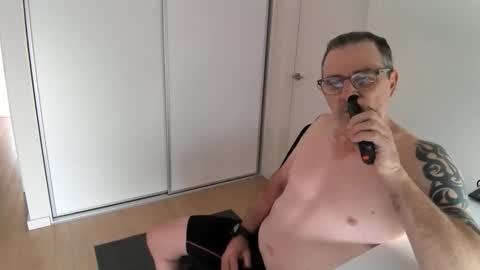 Snapshot of hempie1973 chatting on November 28, 2025, 2:58 am hempie1973 online show from November 28, 2025, 2:58 am